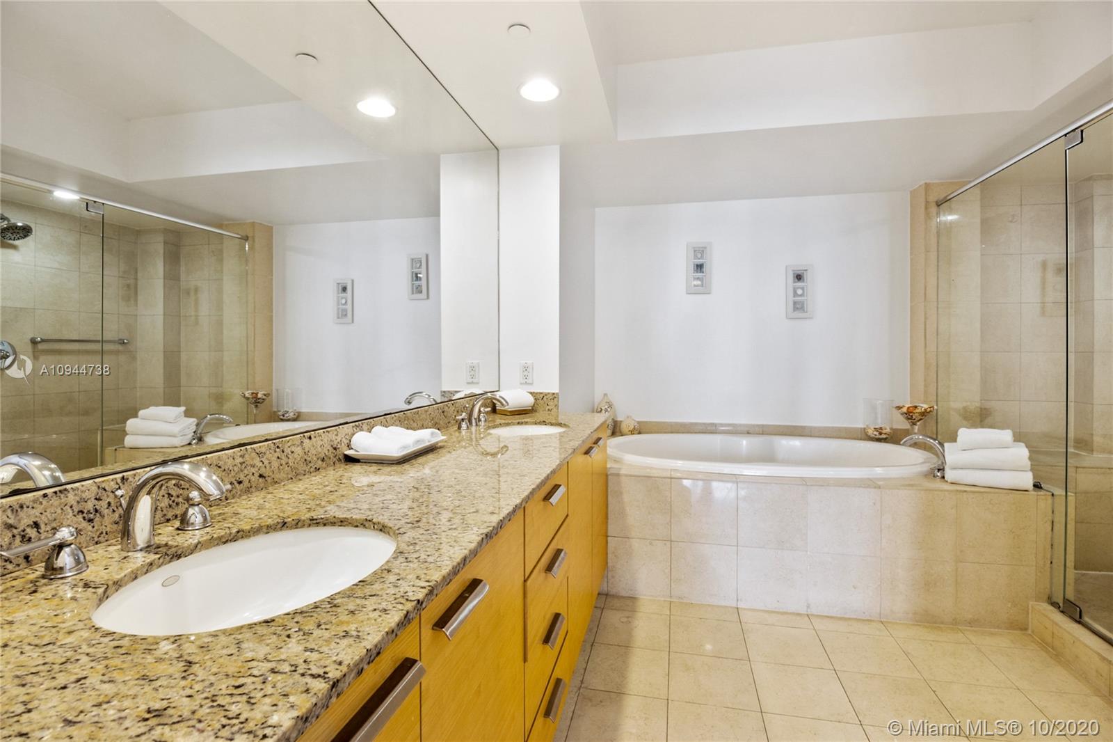 Ver detalles 1501 3 / 4 2065 sq. ft. $ 2020-10-19 0 foto
