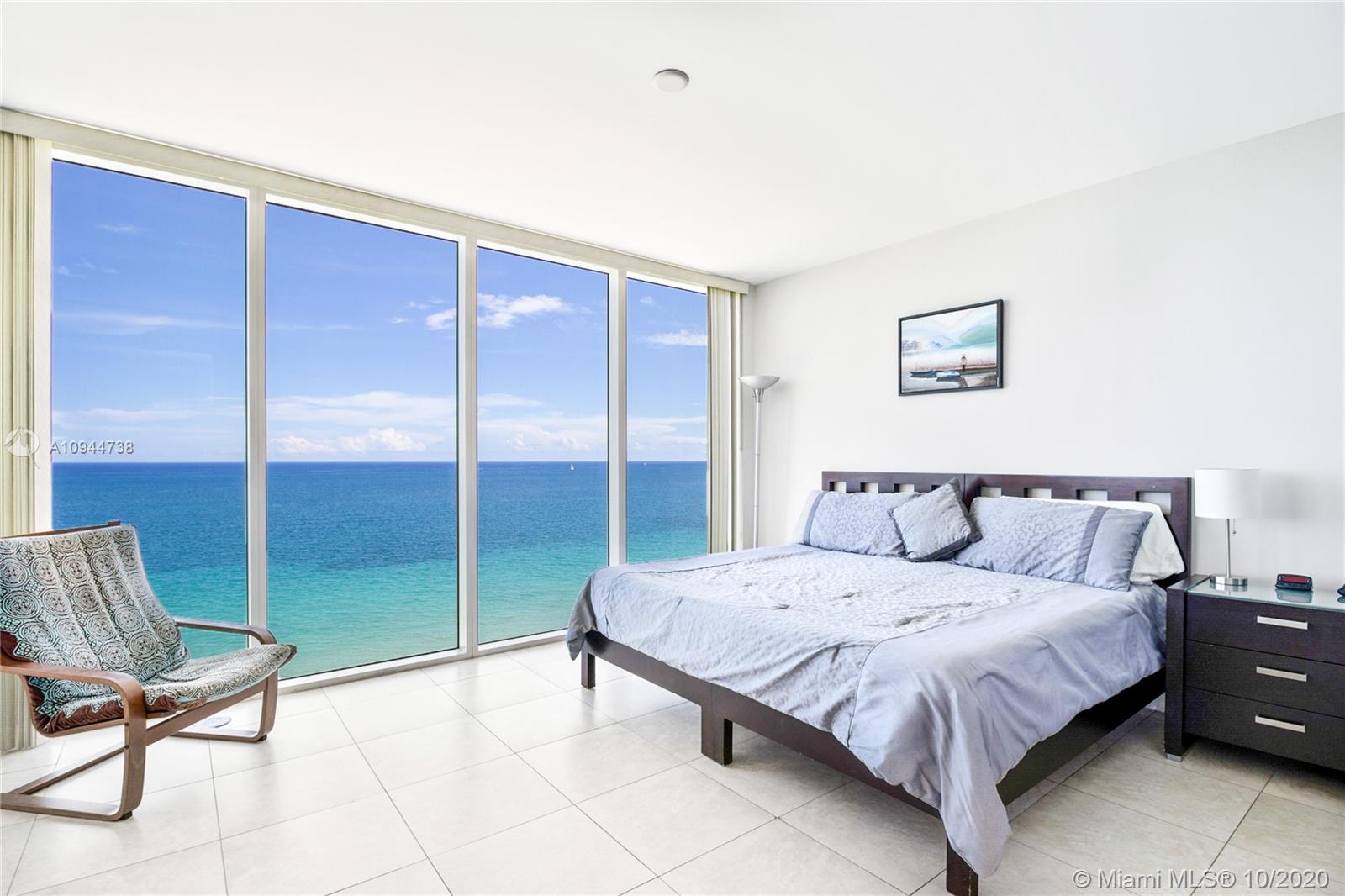 Ver detalles 1501 3 / 4 2065 sq. ft. $ 2020-10-19 0 foto