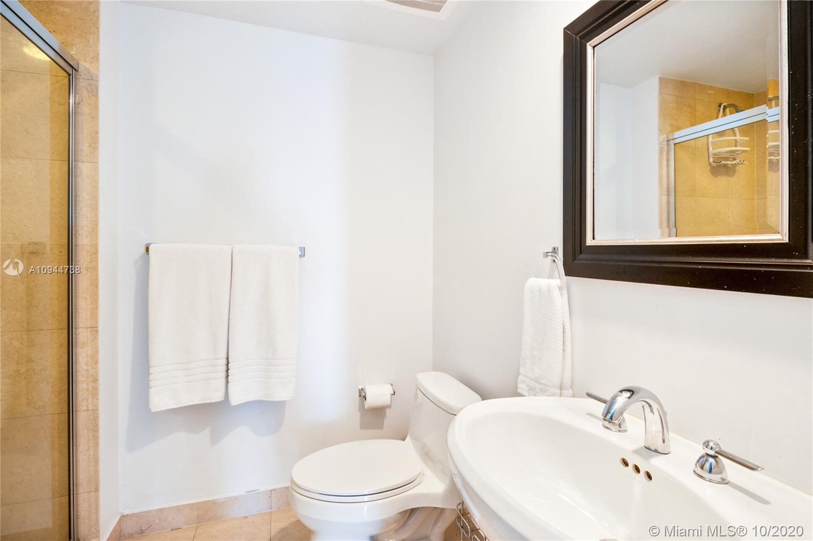 Ver detalles 1501 3 / 4 2065 sq. ft. $ 2020-10-19 0 foto