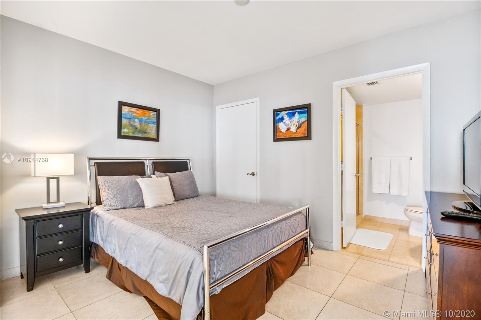 Ver detalles 1501 3 / 4 2065 sq. ft. $ 2020-10-19 0 foto