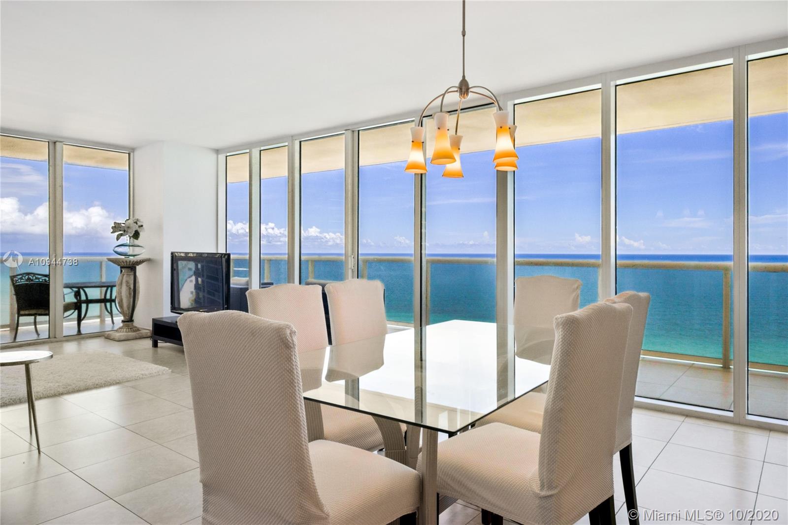 Ver detalles 1501 3 / 4 2065 sq. ft. $ 2020-10-19 0 foto