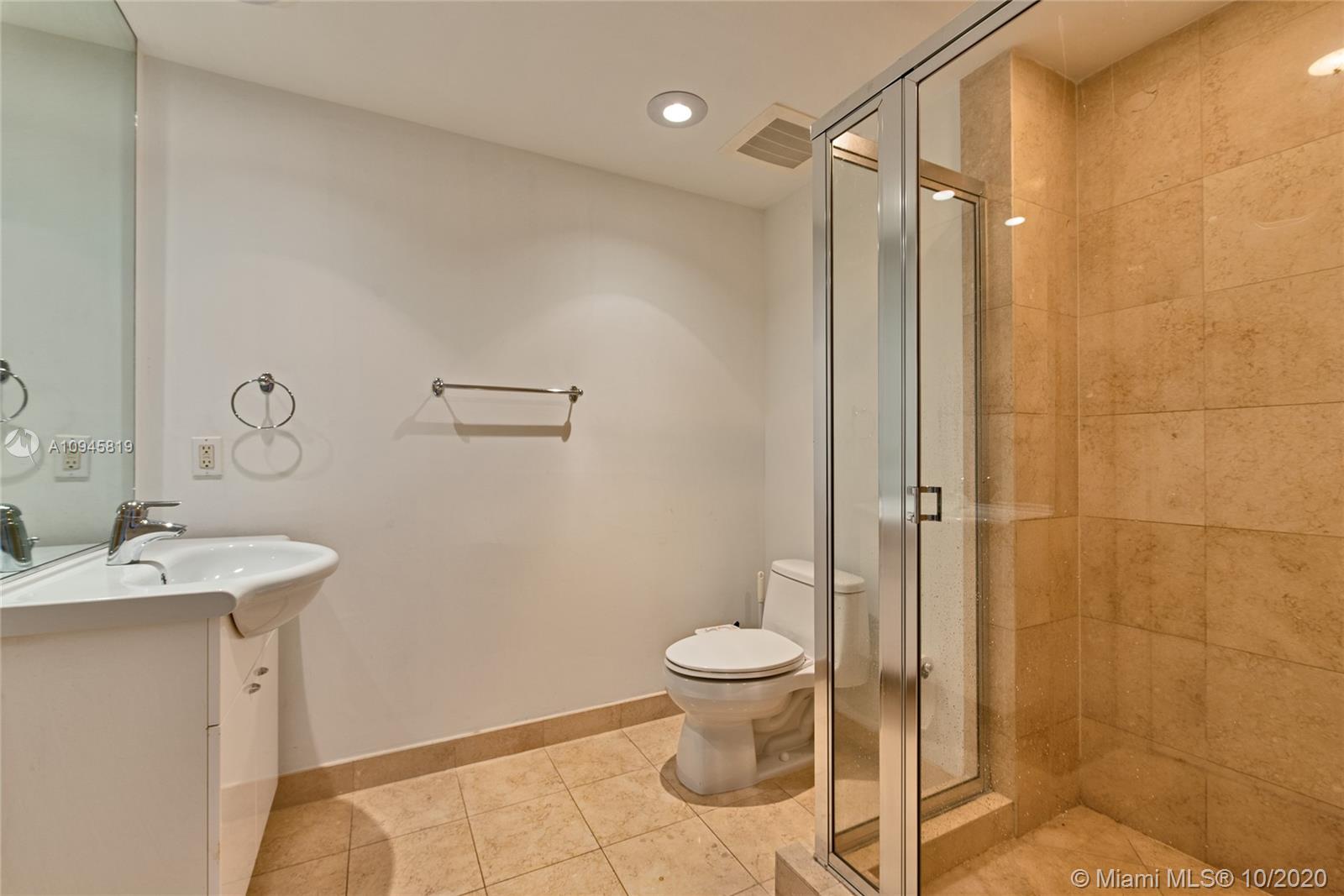 Ver detalles 508 3 / 3 1571 sq. ft. $ 2020-10-23 0 foto
