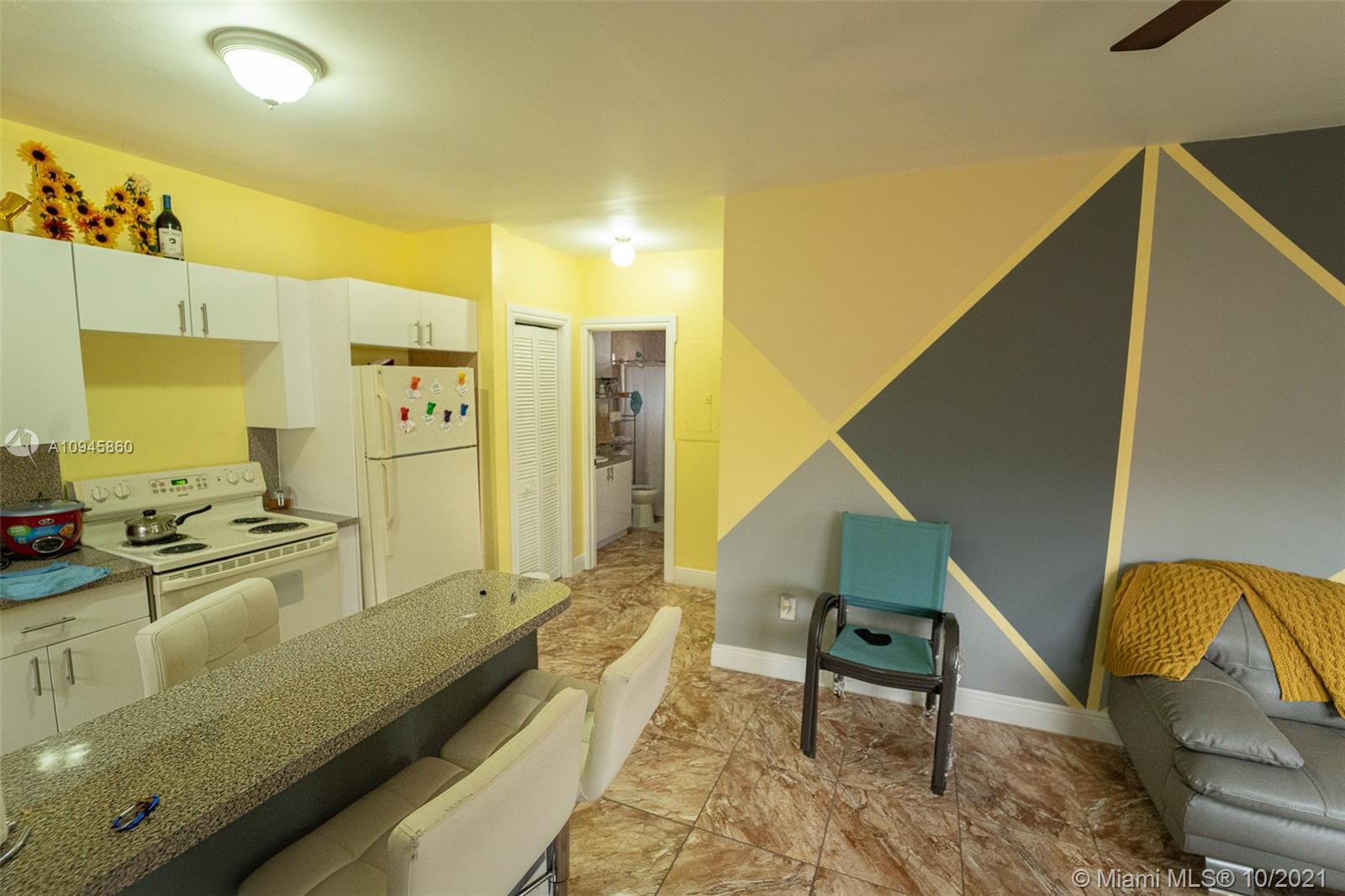 See details / 1200 sq. ft. $ 2020-10-20 0 Photo