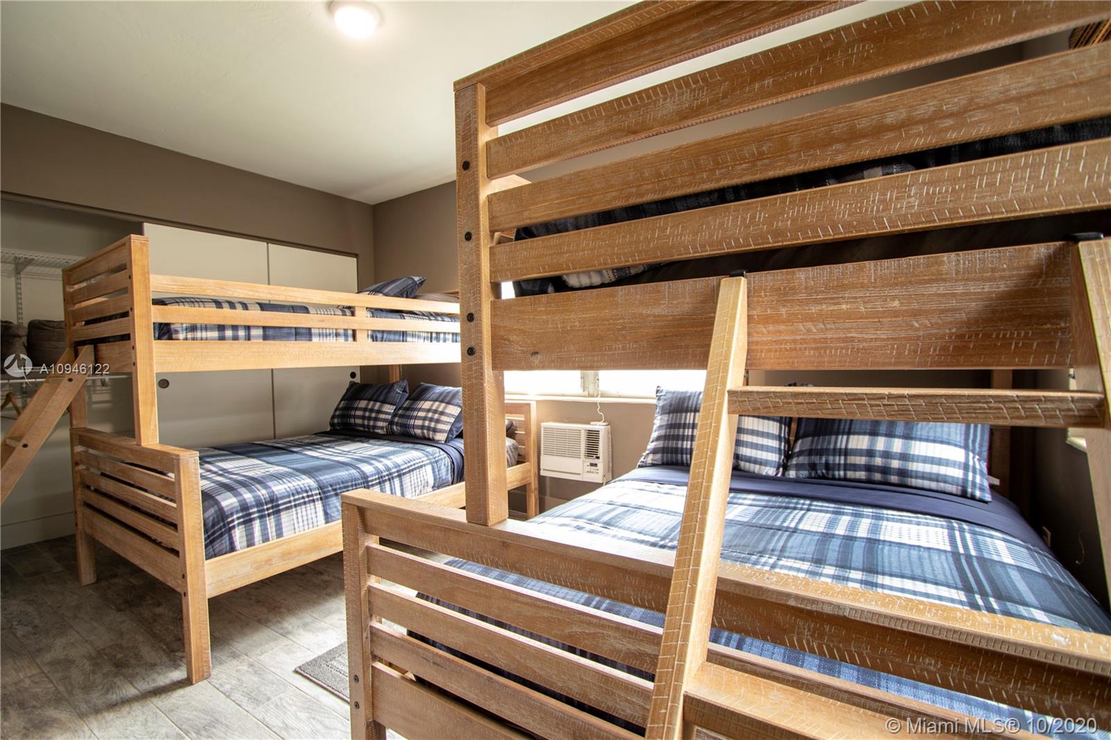 See details / 5292 sq. ft. $ 2020-10-21 0 Photo