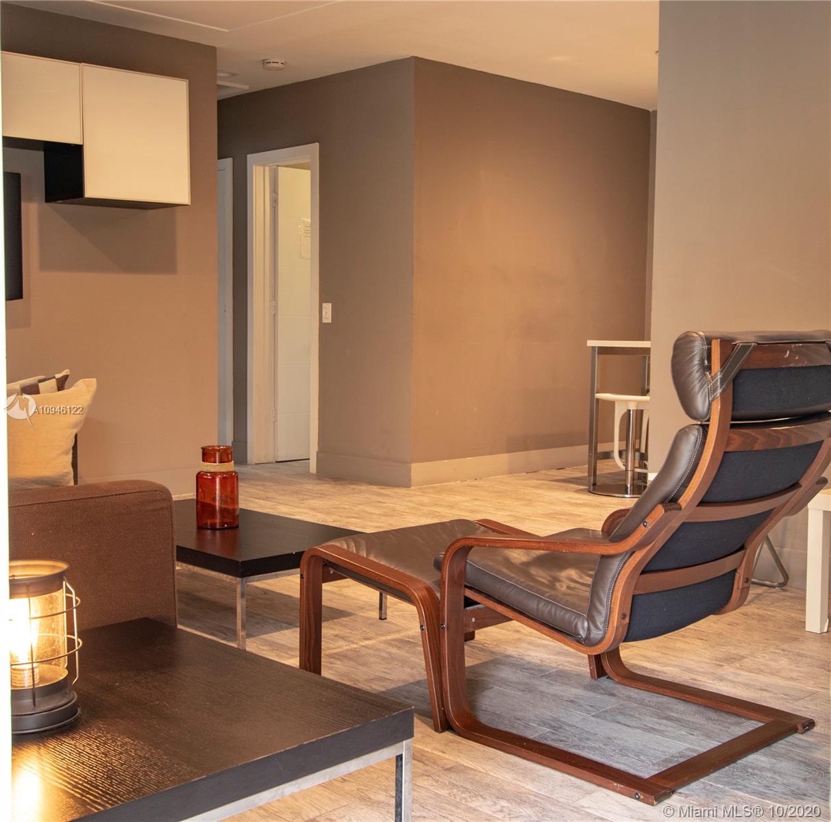See details / 5292 sq. ft. $ 2020-10-21 0 Photo