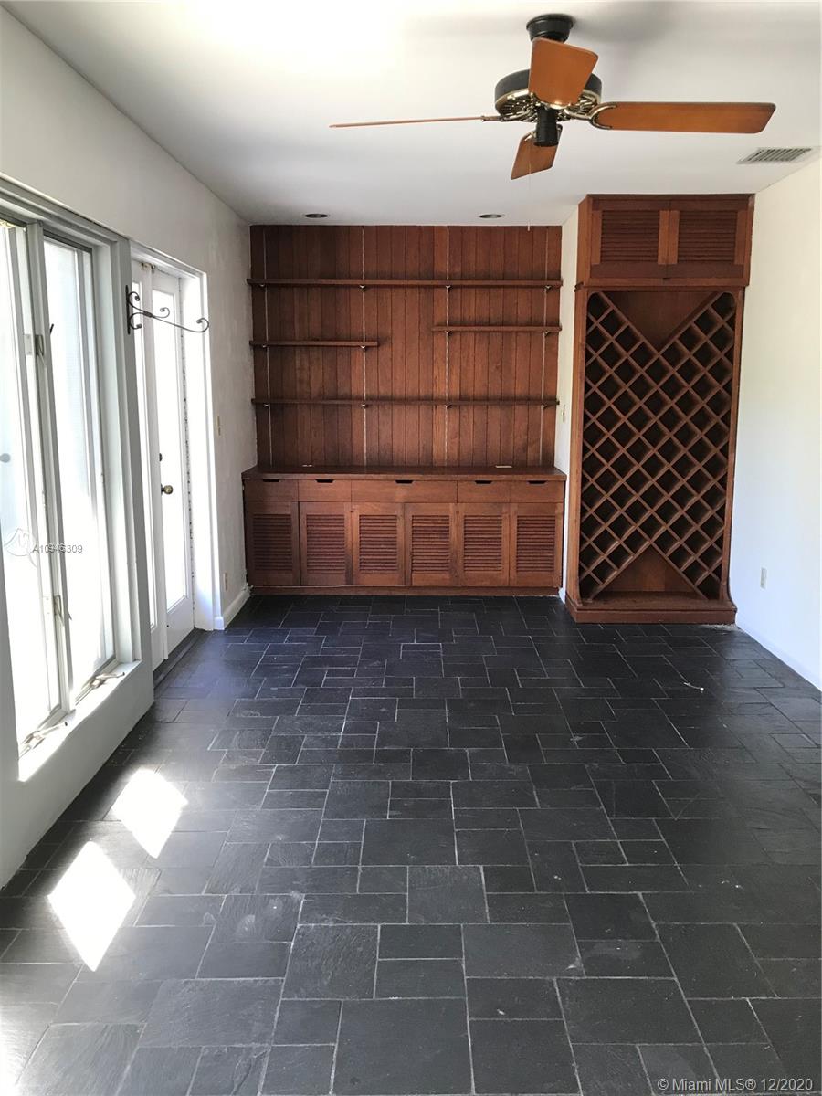 See details / 4298 sq. ft. $ 2020-10-21 0 Photo