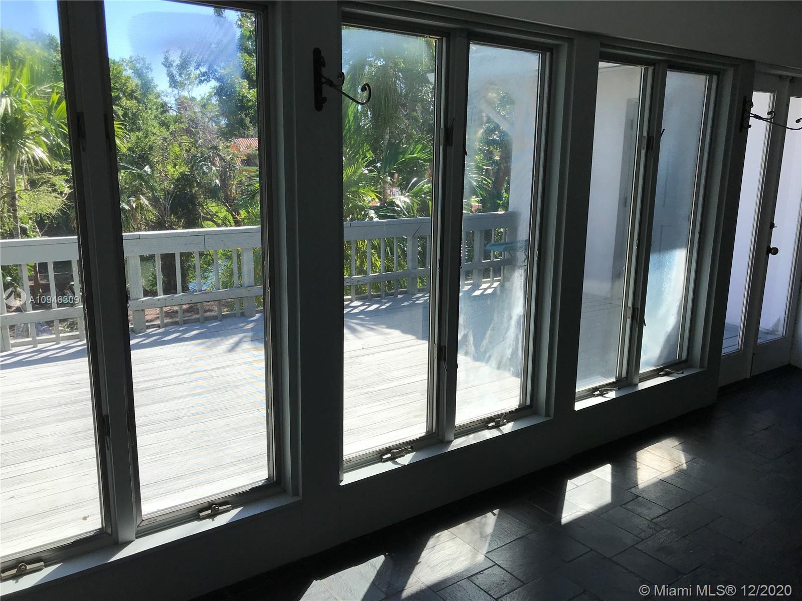 See details / 4298 sq. ft. $ 2020-10-21 0 Photo