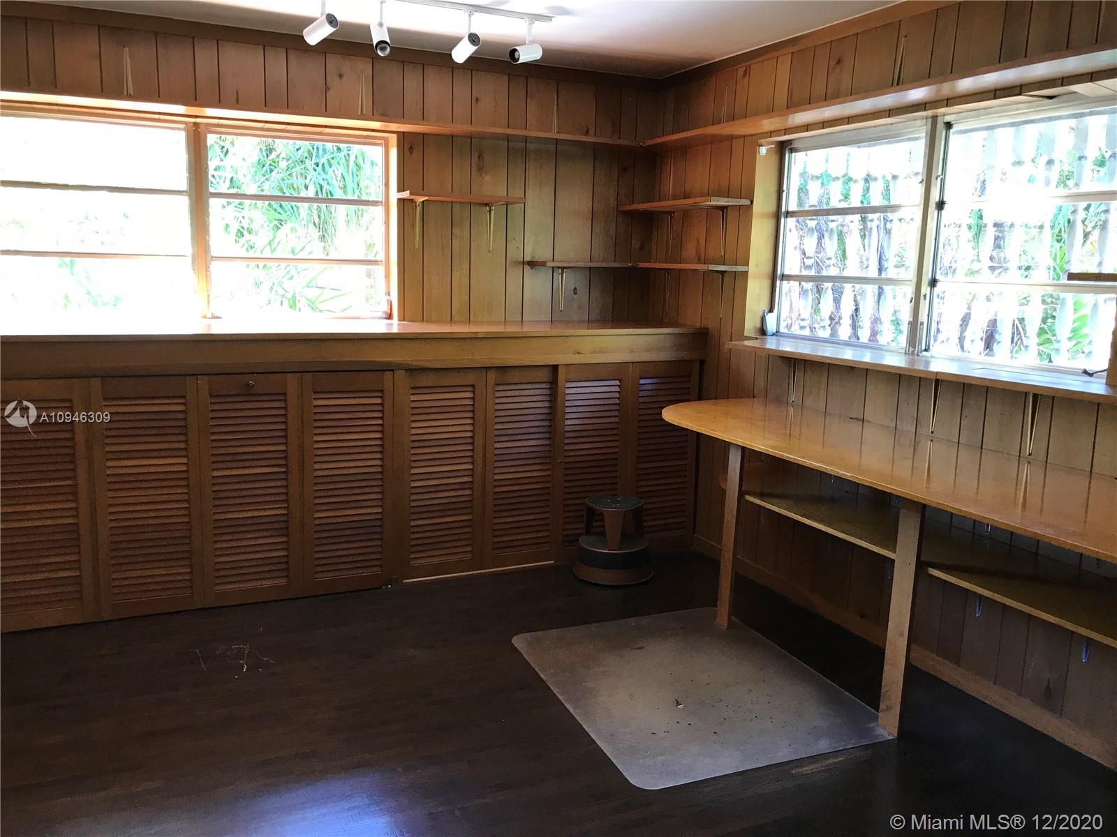 See details / 4298 sq. ft. $ 2020-10-21 0 Photo