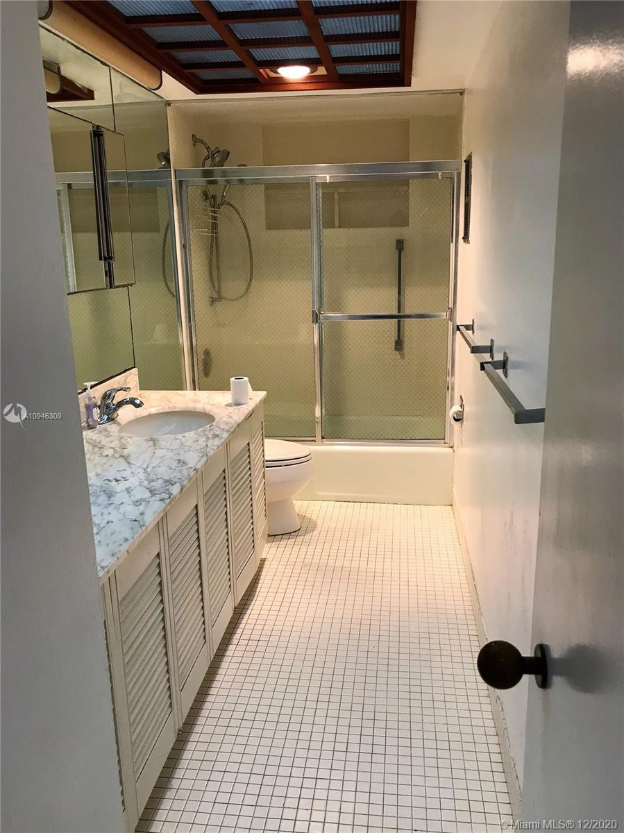 See details / 4298 sq. ft. $ 2020-10-21 0 Photo