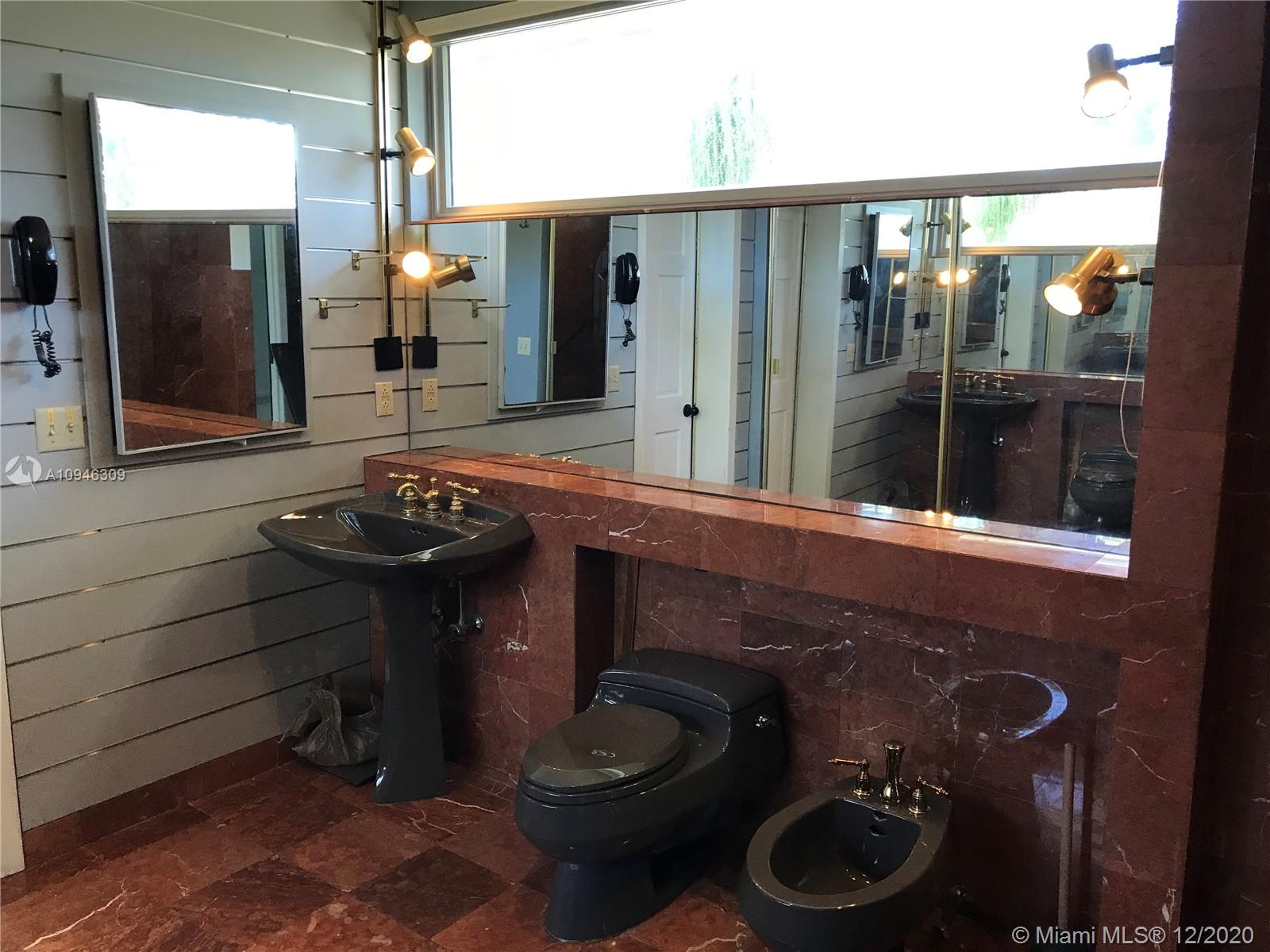 See details / 4298 sq. ft. $ 2020-10-21 0 Photo