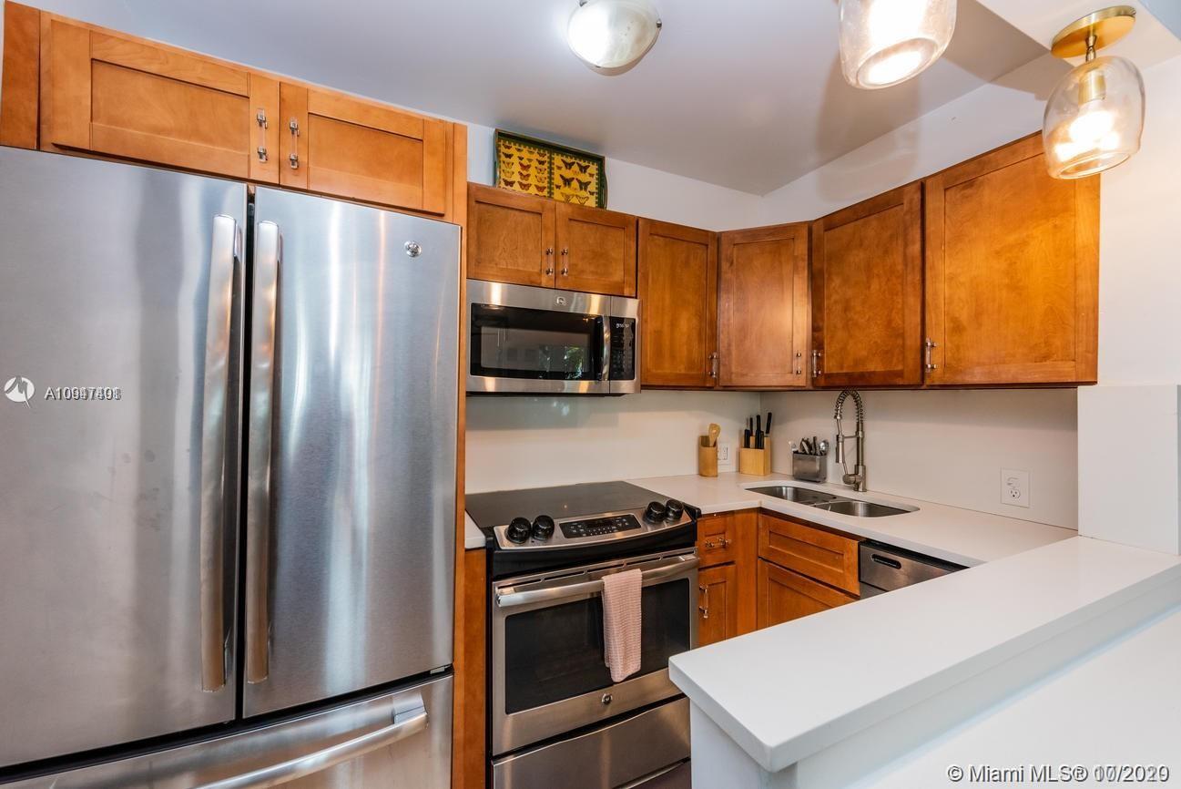See details / 3100 sq. ft. $ 2020-10-23 0 Photo
