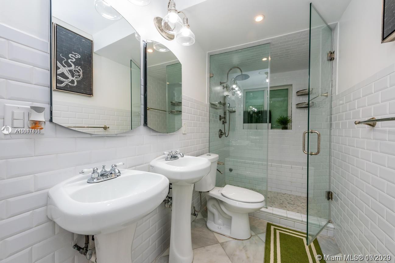 See details / 3100 sq. ft. $ 2020-10-23 0 Photo