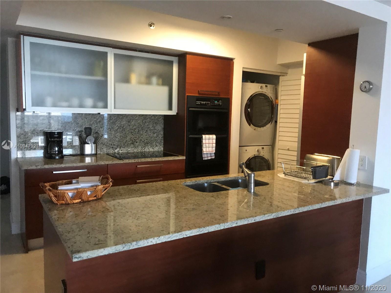 See details 1404 3 / 3 1675 sq. ft. $ 2020-11-02 0 Photo