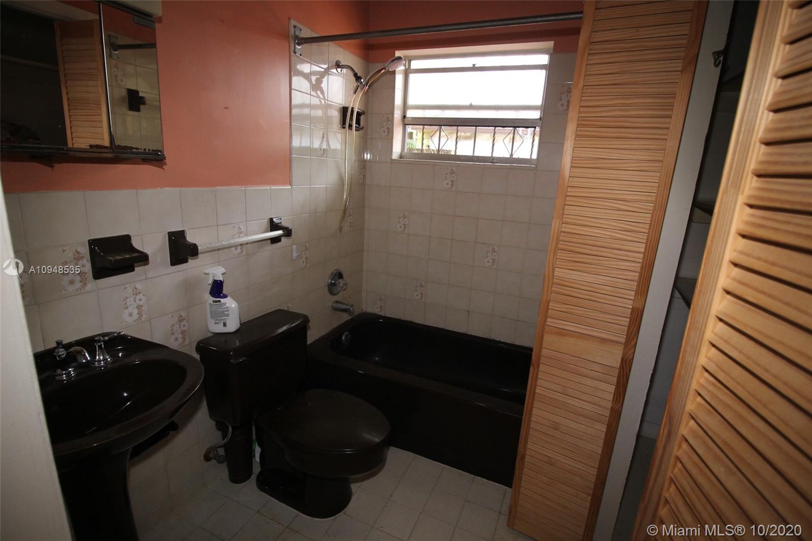 See details / 1676 sq. ft. $ 2020-11-23 0 Photo