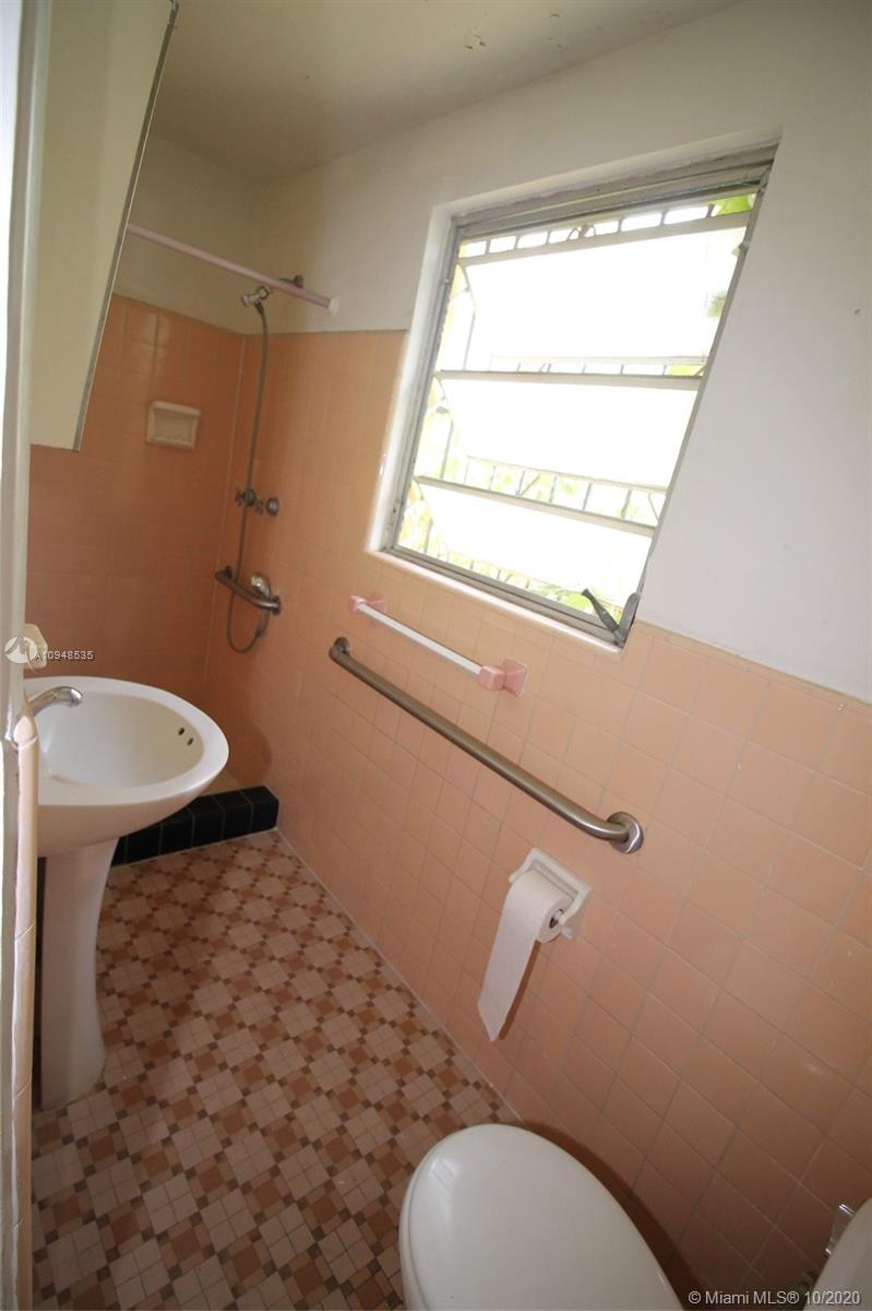 See details / 1676 sq. ft. $ 2020-11-23 0 Photo