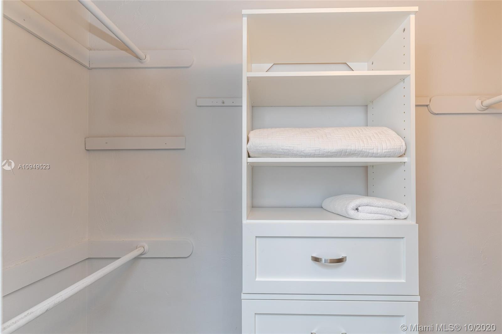 See details / 4381 sq. ft. $ 2020-10-28 0 Photo