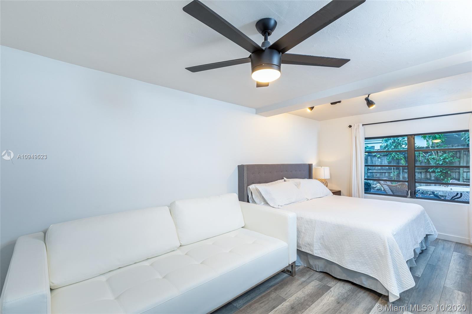 See details / 4381 sq. ft. $ 2020-10-28 0 Photo