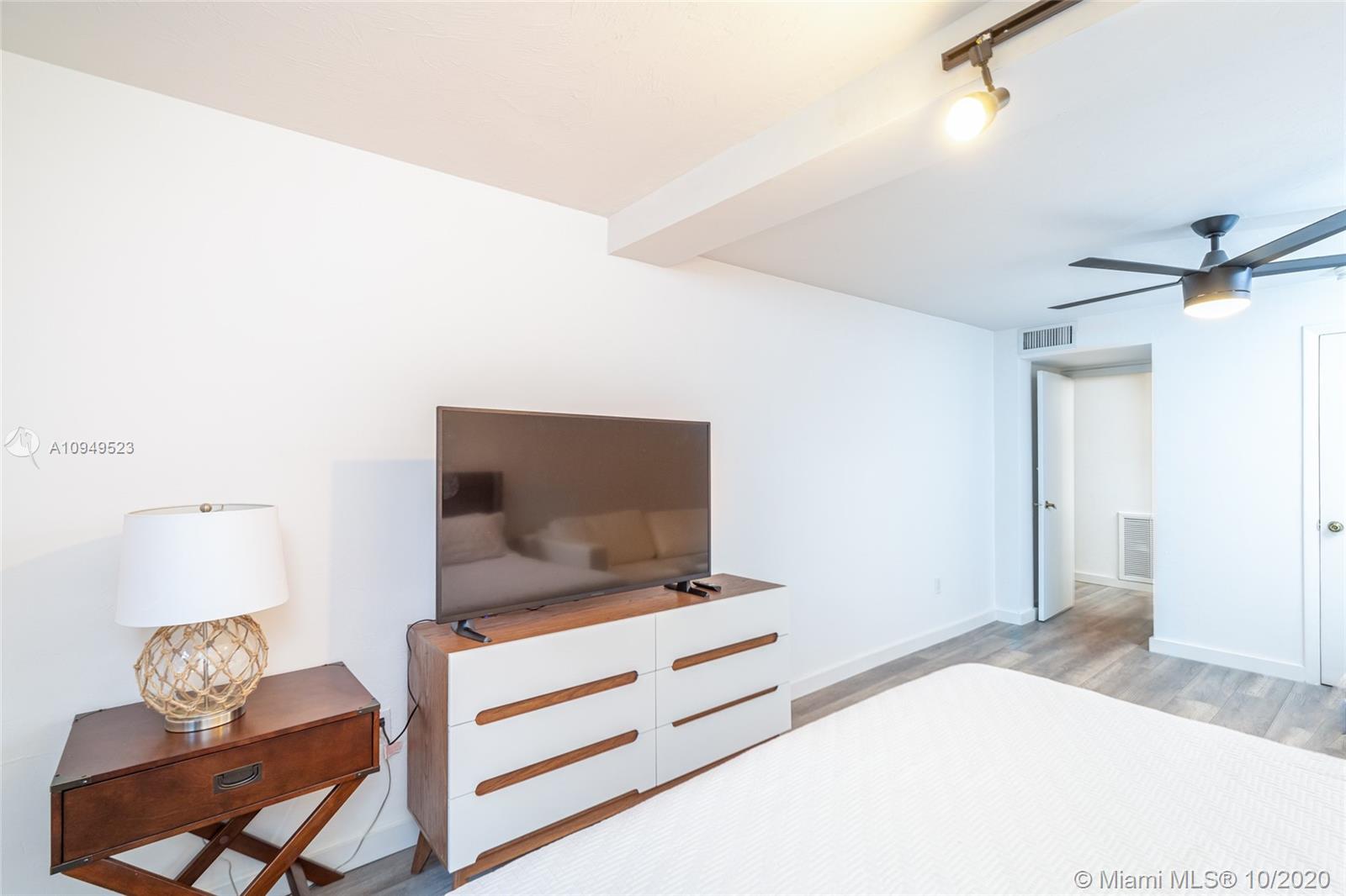 See details / 4381 sq. ft. $ 2020-10-28 0 Photo