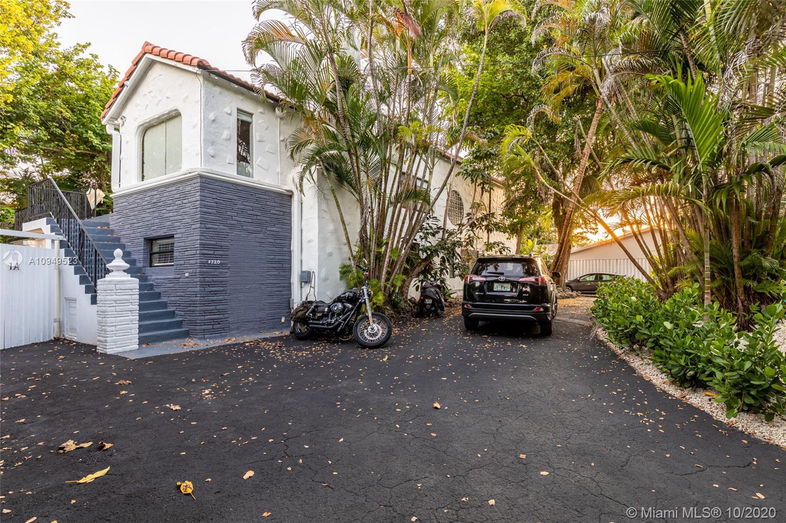 See details / 4381 sq. ft. $ 2020-10-28 0 Photo