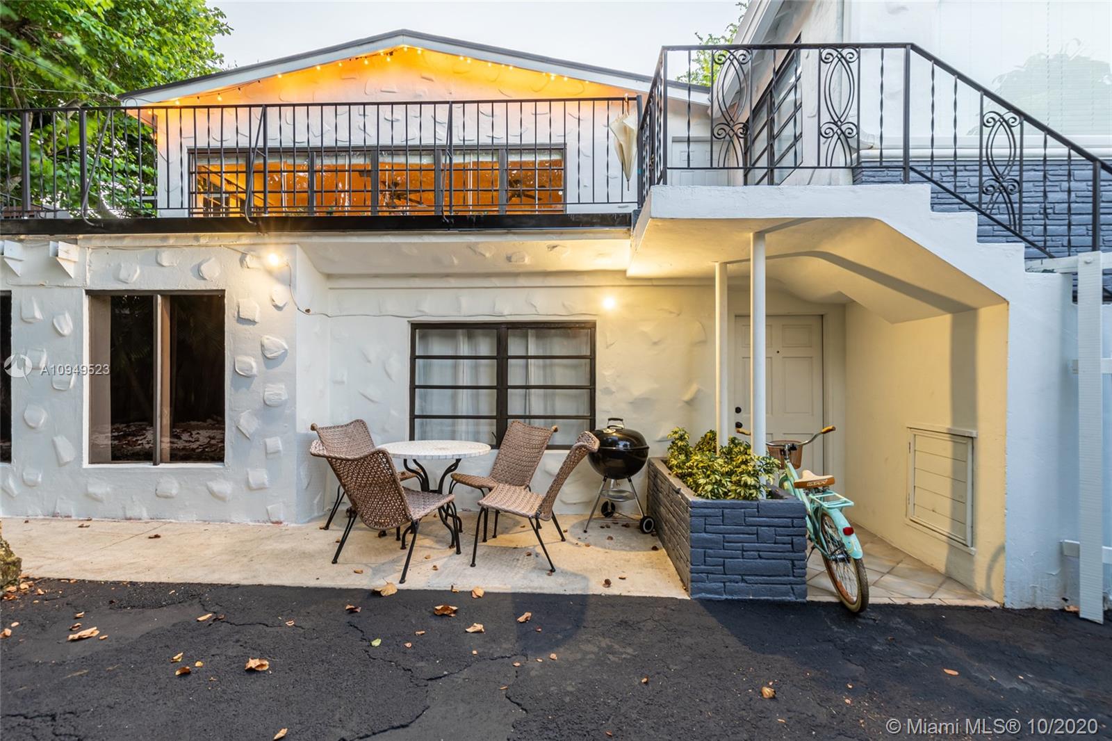 See details / 4381 sq. ft. $ 2020-10-28 0 Photo