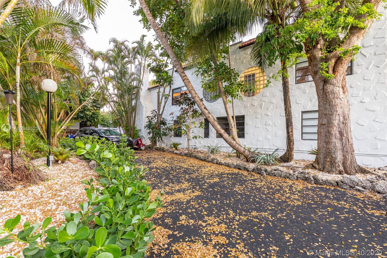 See details / 4381 sq. ft. $ 2020-10-28 0 Photo