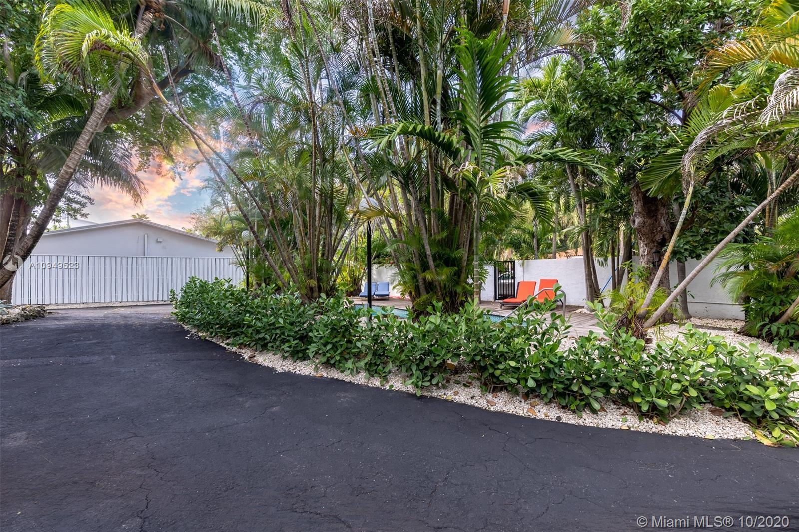 See details / 4381 sq. ft. $ 2020-10-28 0 Photo