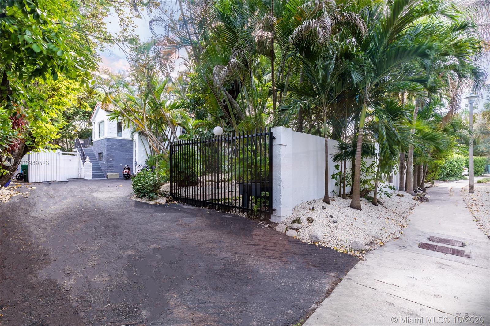 See details / 4381 sq. ft. $ 2020-10-28 0 Photo