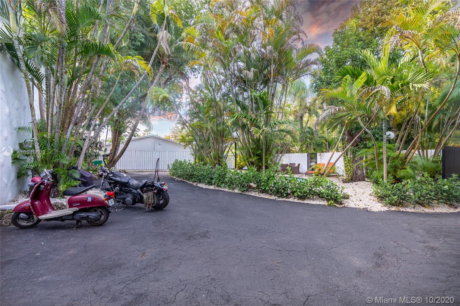 See details / 4381 sq. ft. $ 2020-10-28 0 Photo