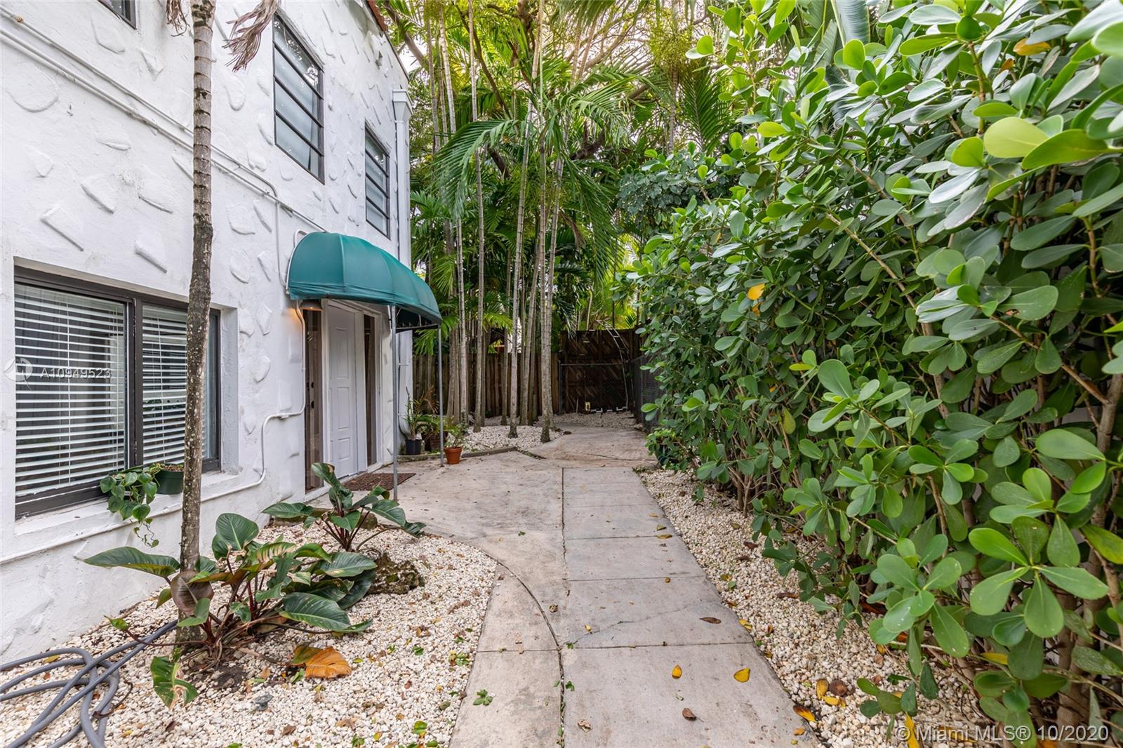 See details / 4381 sq. ft. $ 2020-10-28 0 Photo