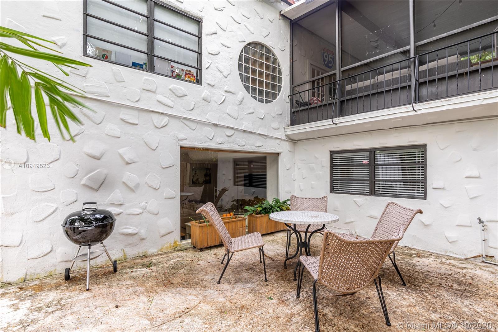 See details / 4381 sq. ft. $ 2020-10-28 0 Photo