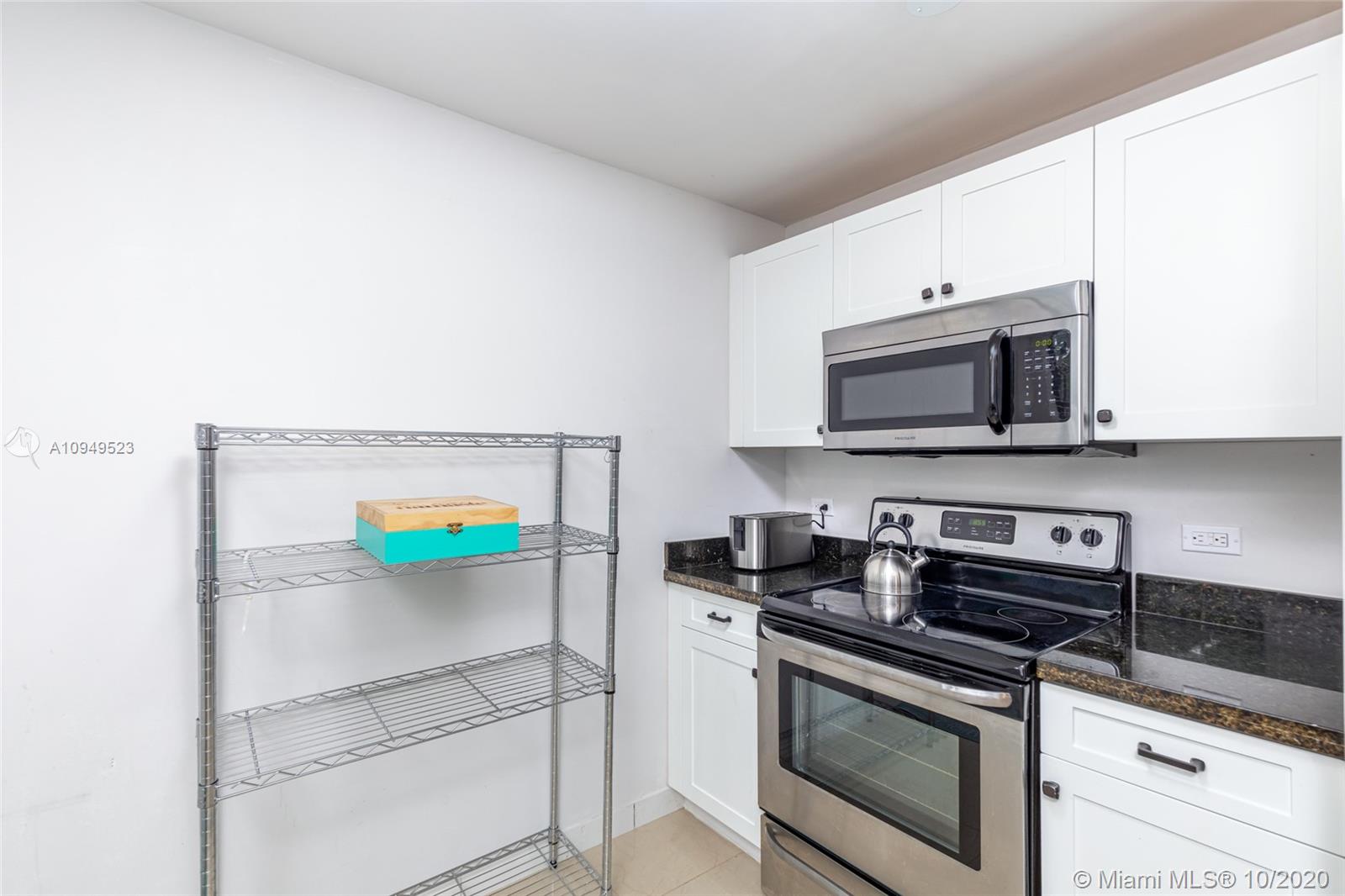 See details / 4381 sq. ft. $ 2020-10-28 0 Photo