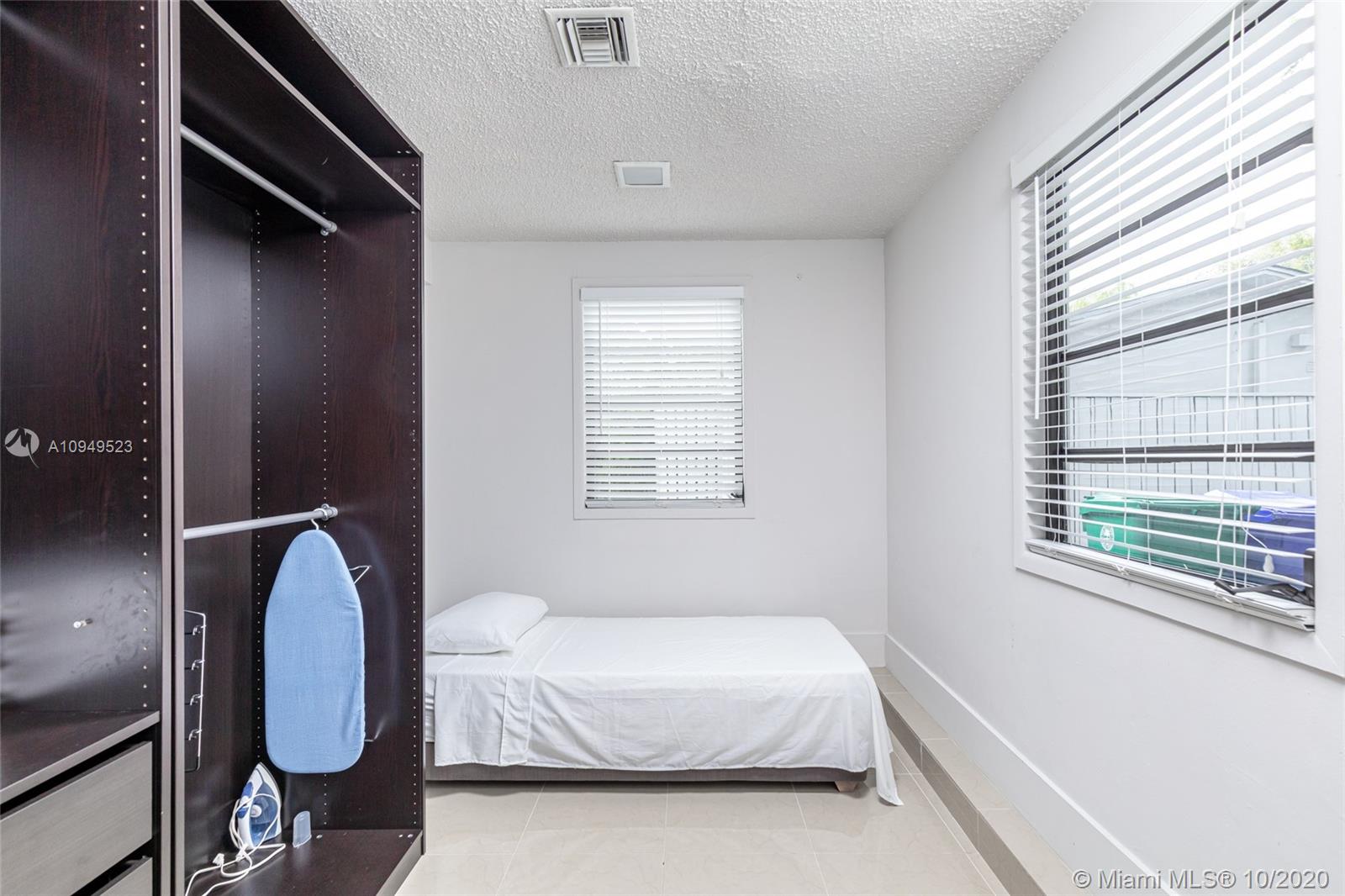 See details / 4381 sq. ft. $ 2020-10-28 0 Photo