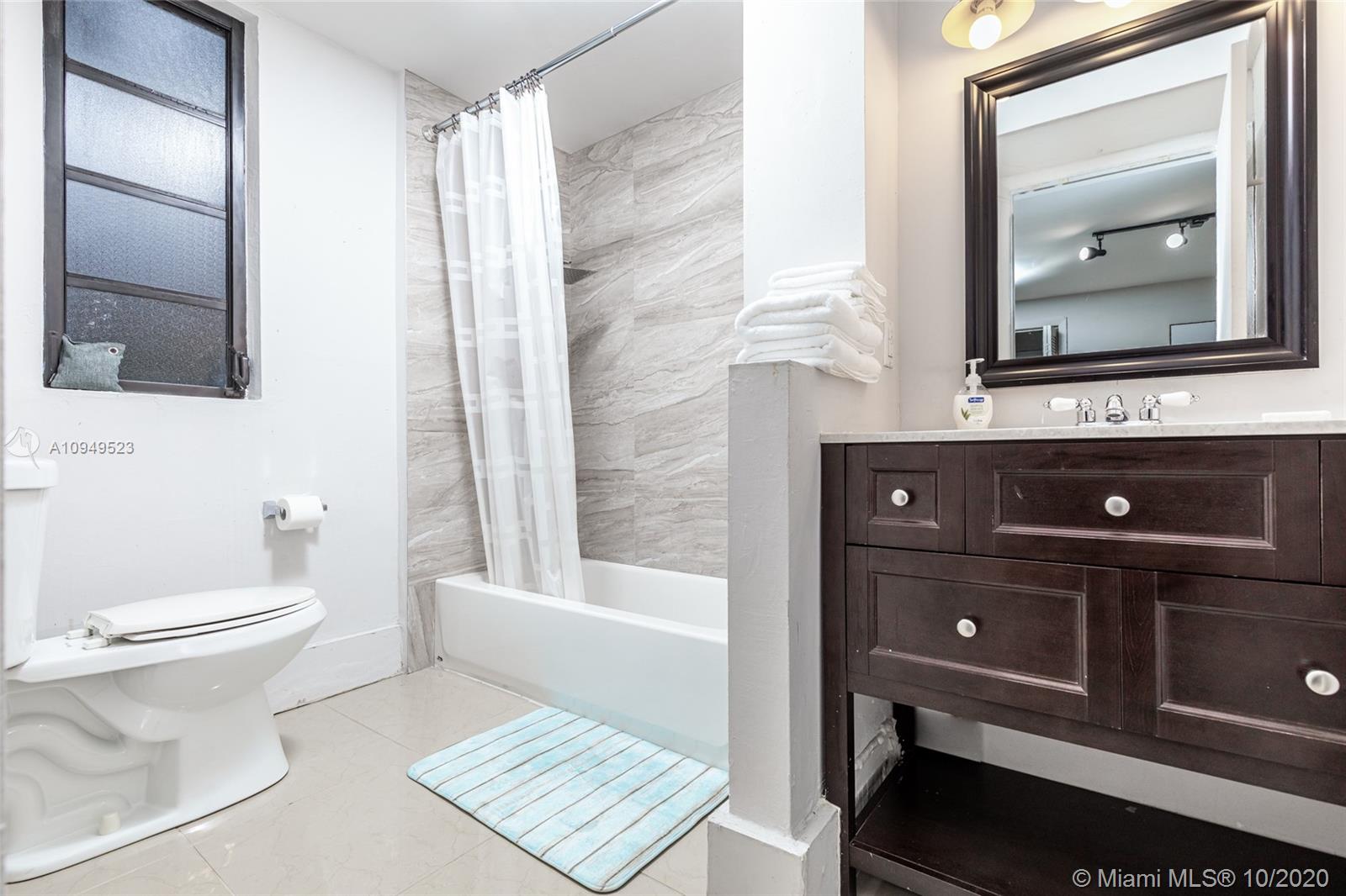 See details / 4381 sq. ft. $ 2020-10-28 0 Photo