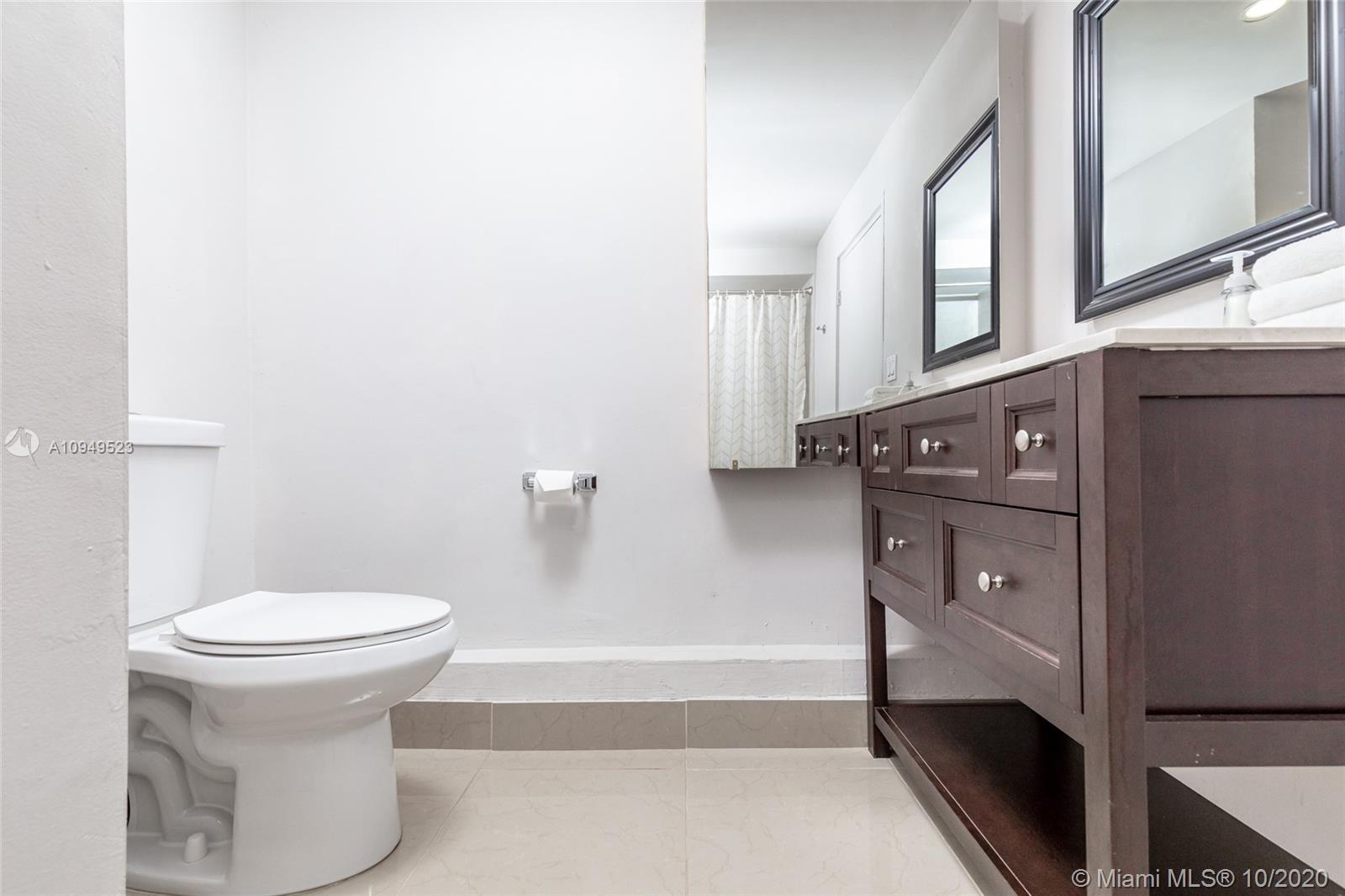 See details / 4381 sq. ft. $ 2020-10-28 0 Photo