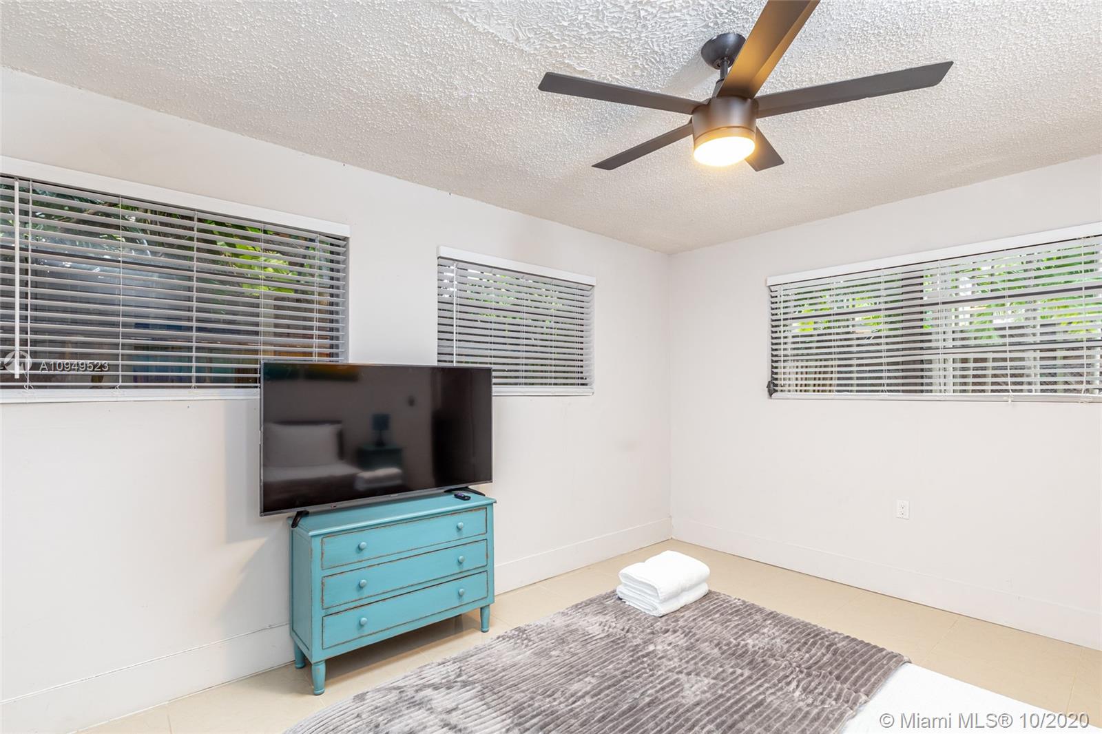See details / 4381 sq. ft. $ 2020-10-28 0 Photo