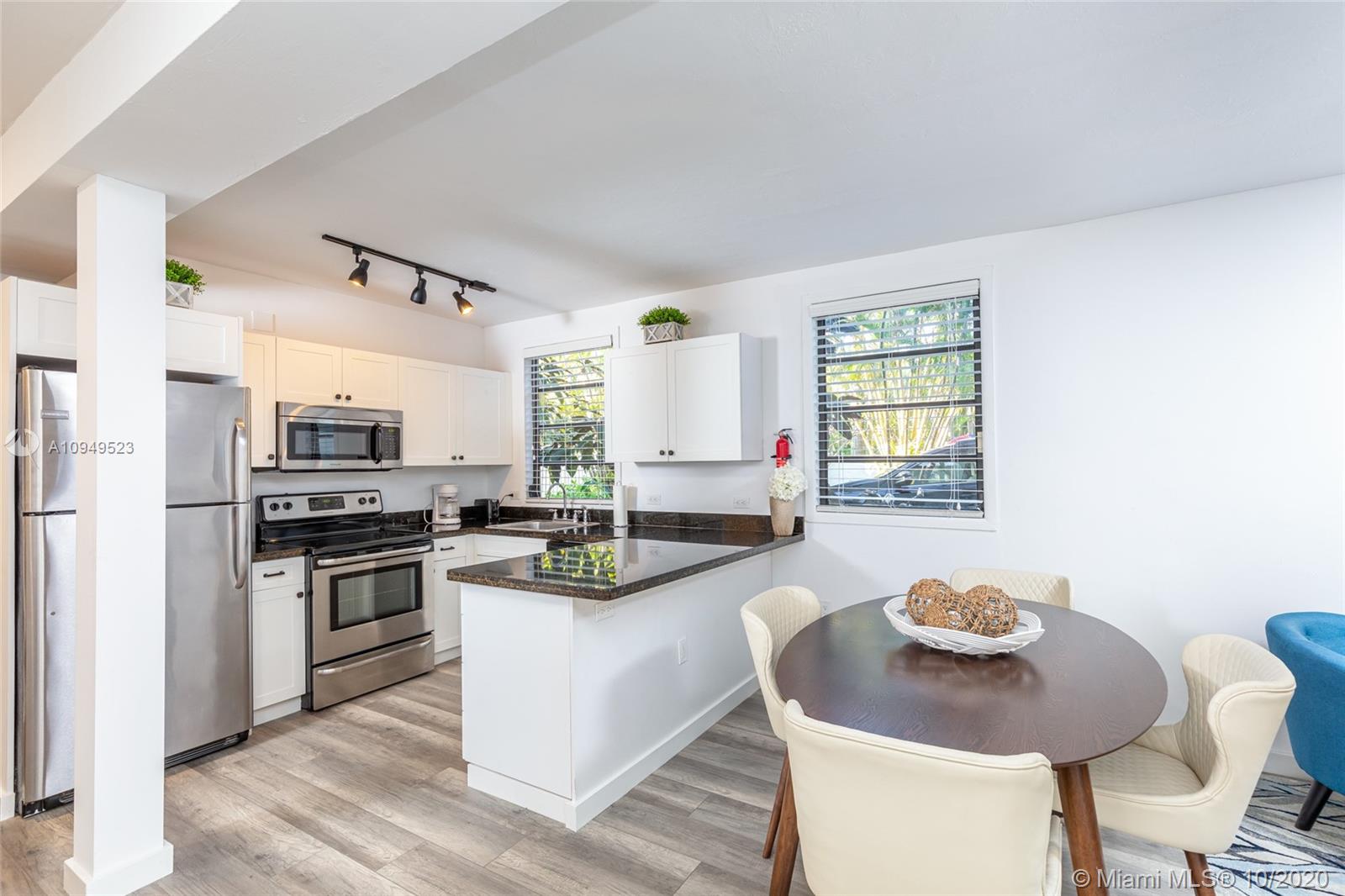 See details / 4381 sq. ft. $ 2020-10-28 0 Photo