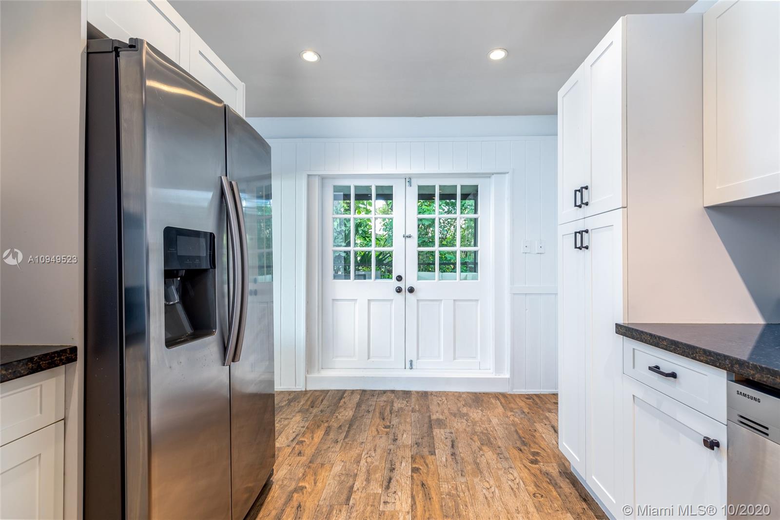See details / 4381 sq. ft. $ 2020-10-28 0 Photo