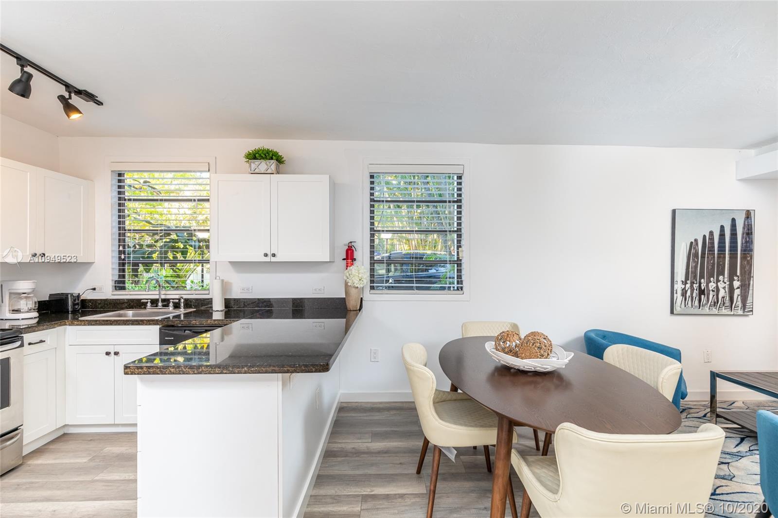 See details / 4381 sq. ft. $ 2020-10-28 0 Photo