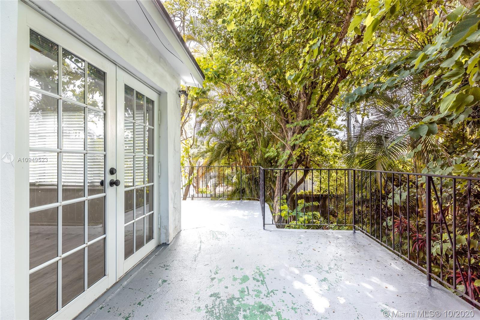 See details / 4381 sq. ft. $ 2020-10-28 0 Photo