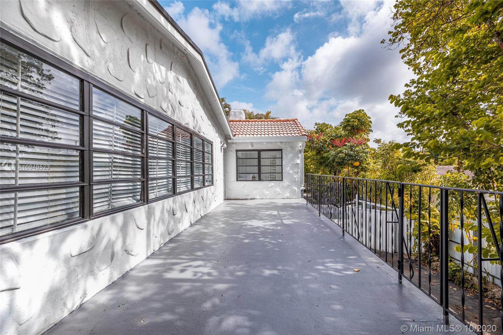 See details / 4381 sq. ft. $ 2020-10-28 0 Photo