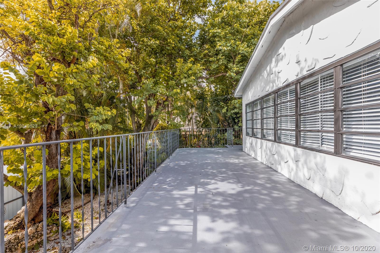See details / 4381 sq. ft. $ 2020-10-28 0 Photo
