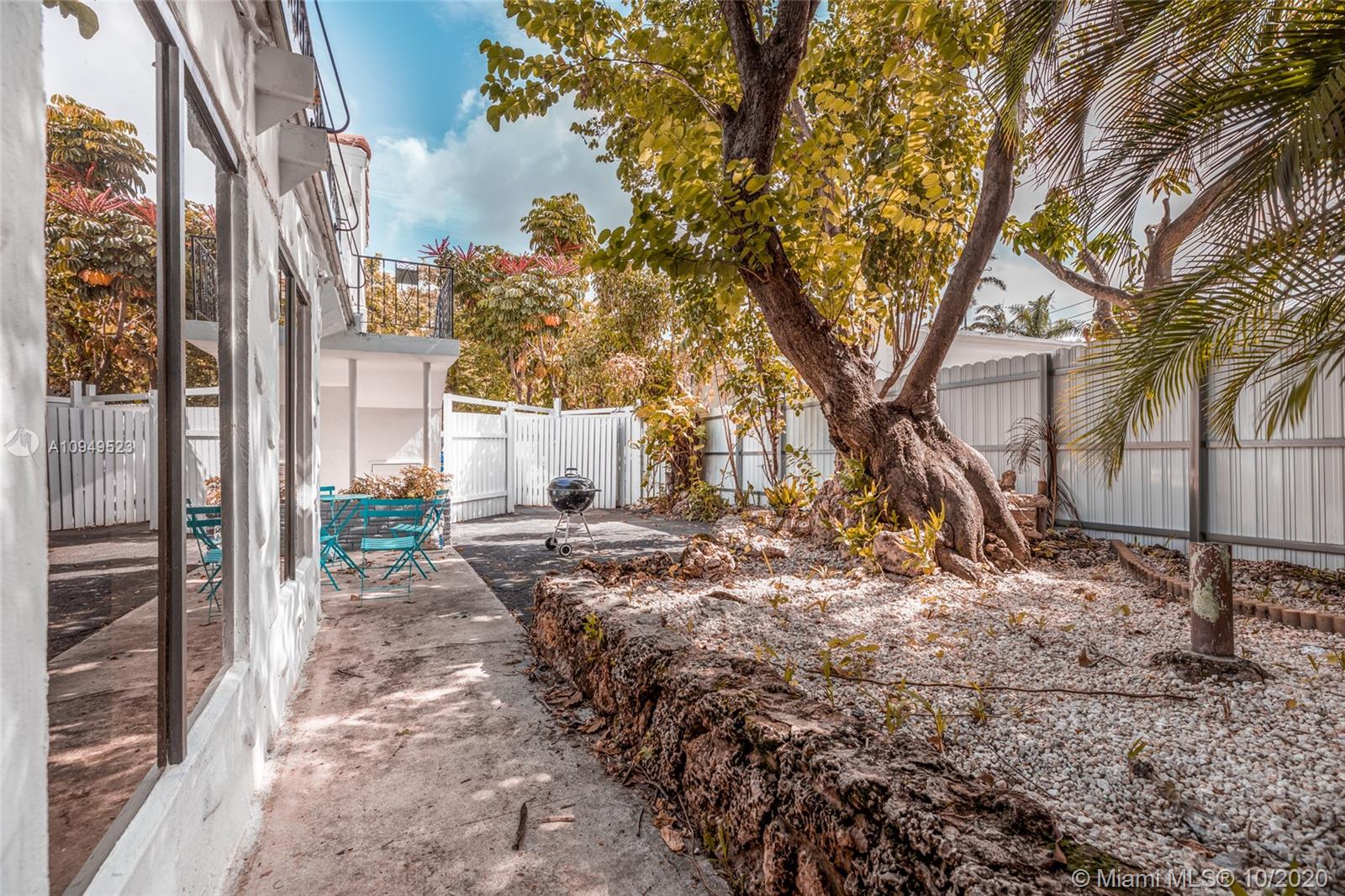 See details / 4381 sq. ft. $ 2020-10-28 0 Photo