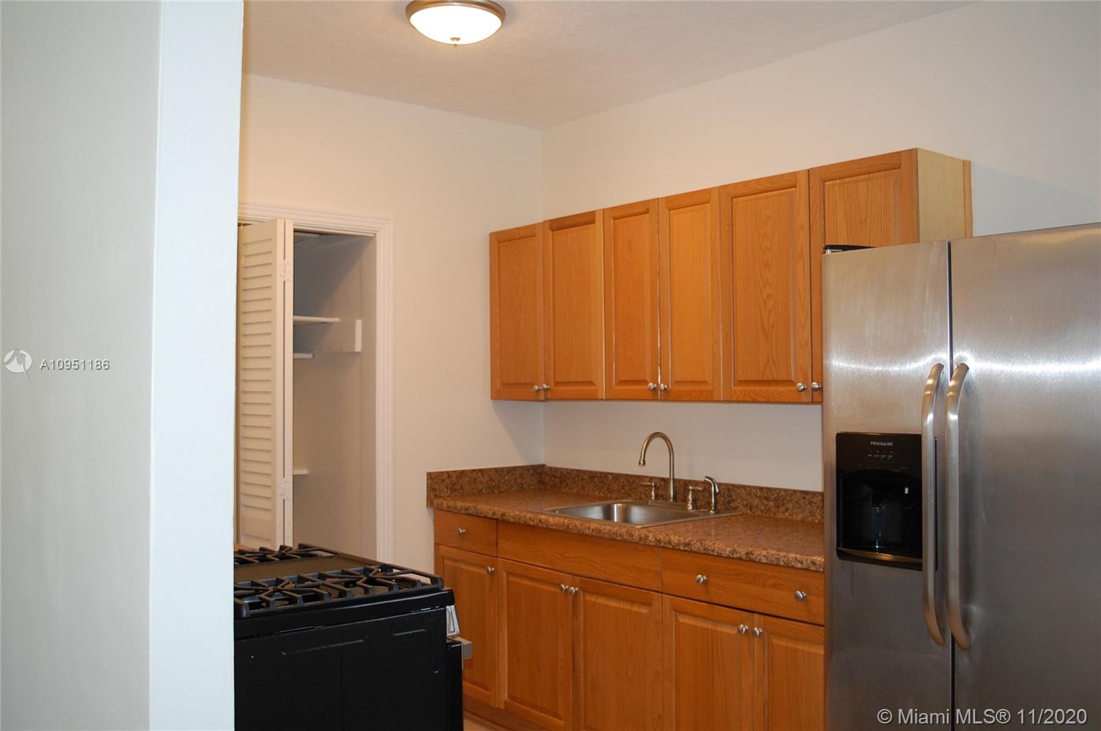 See details / 2074 sq. ft. $ 2020-11-01 0 Photo