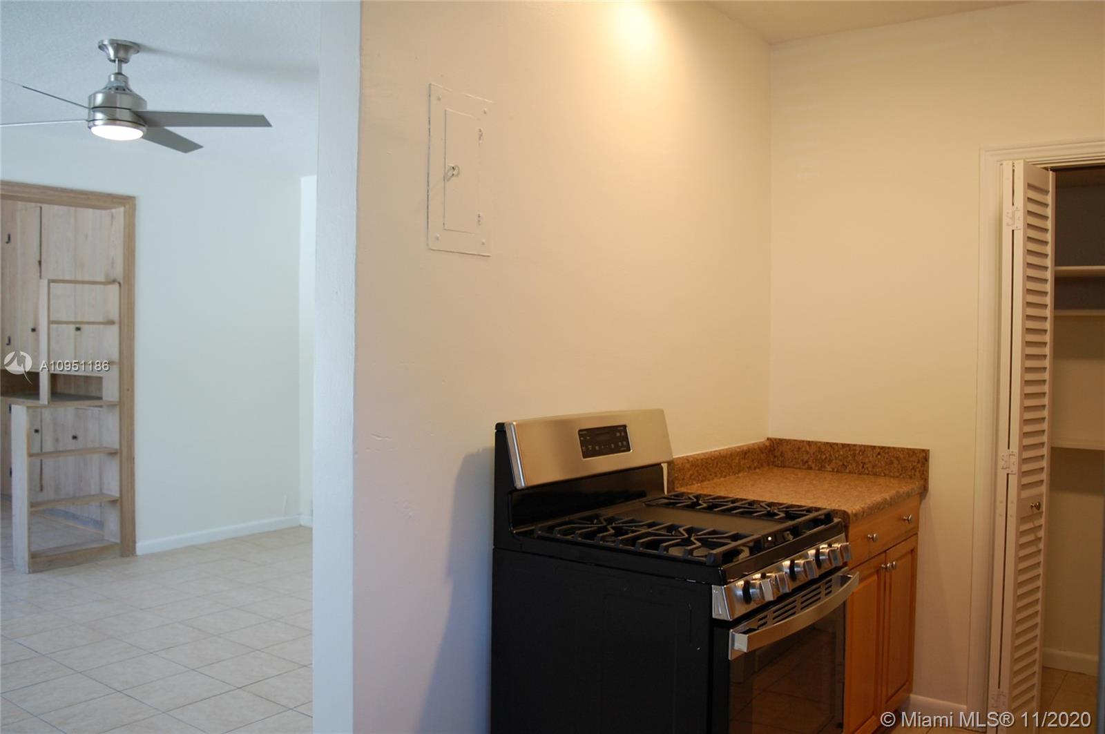 See details / 2074 sq. ft. $ 2020-11-01 0 Photo