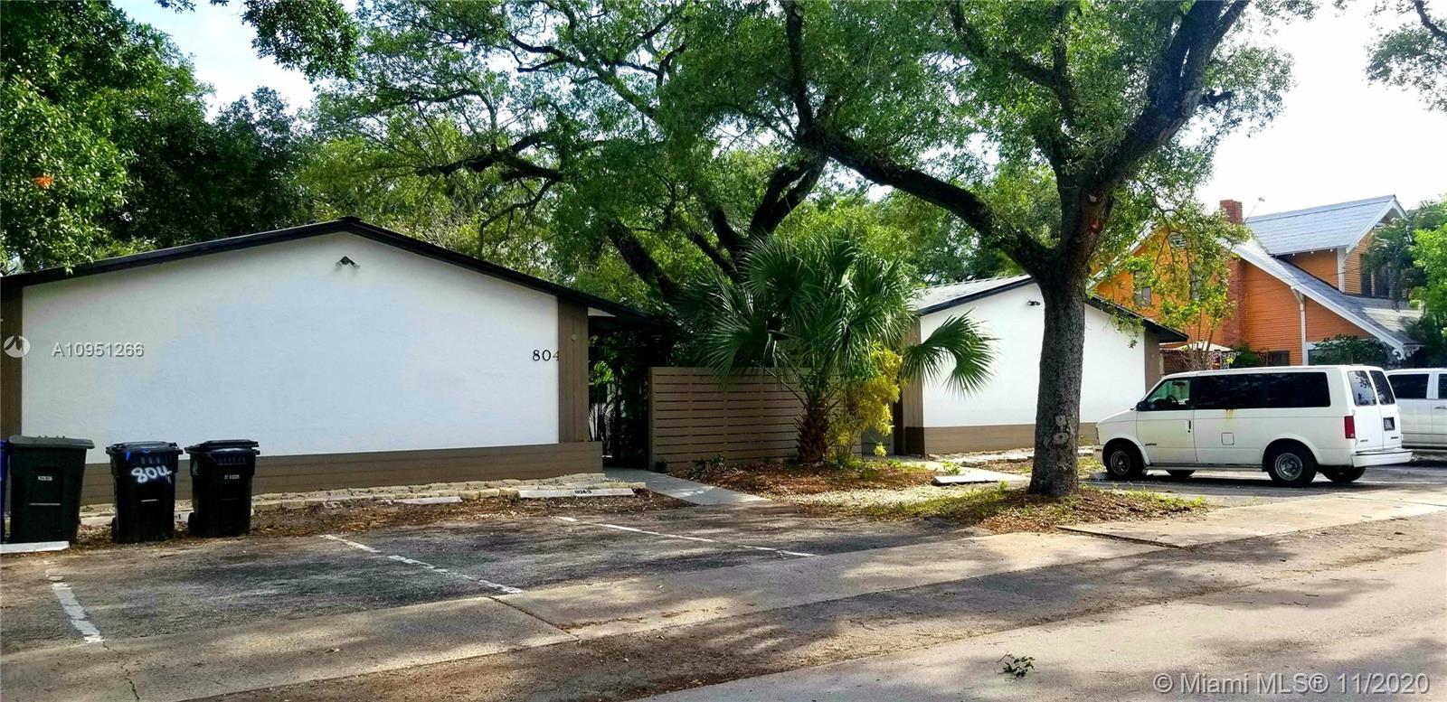 See details / 1906 sq. ft. $ 2020-11-01 0 Photo