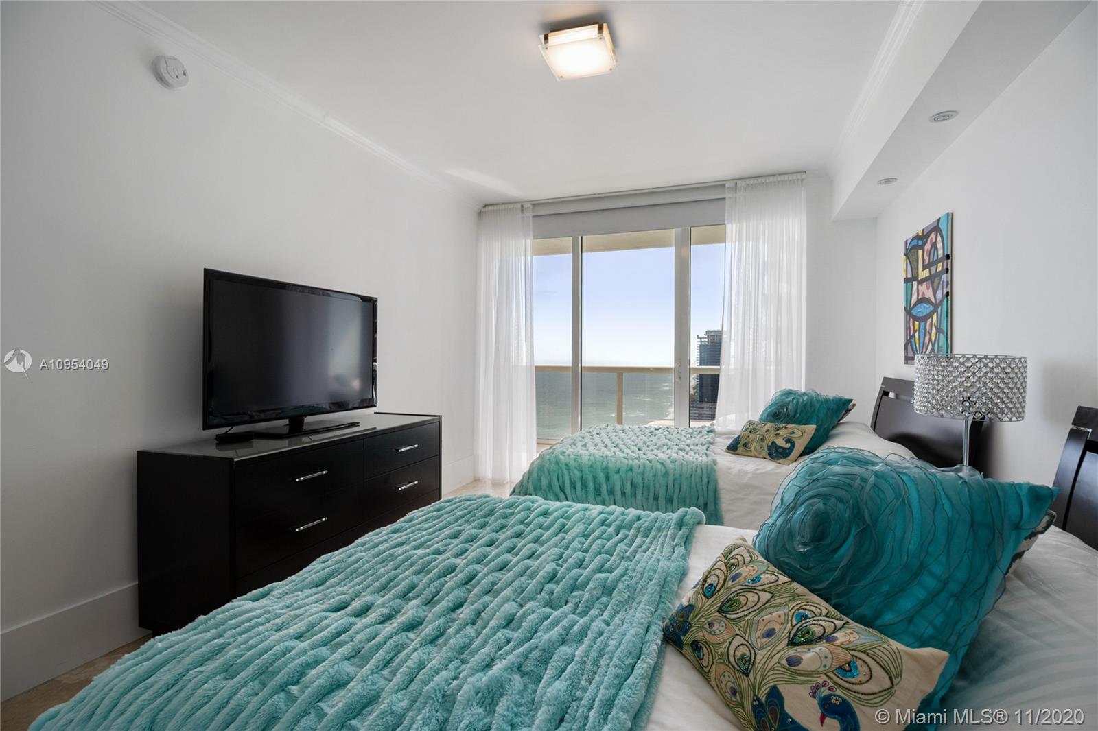 Ver detalles 3904 3 / 3 1675 sq. ft. $ 2020-11-06 0 foto
