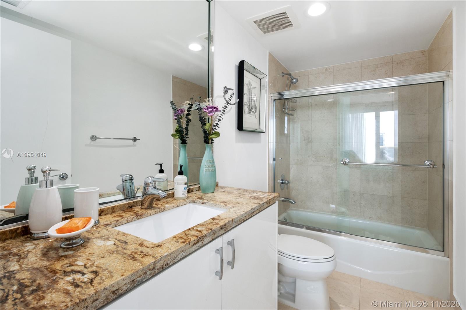 Ver detalles 3904 3 / 3 1675 sq. ft. $ 2020-11-06 0 foto