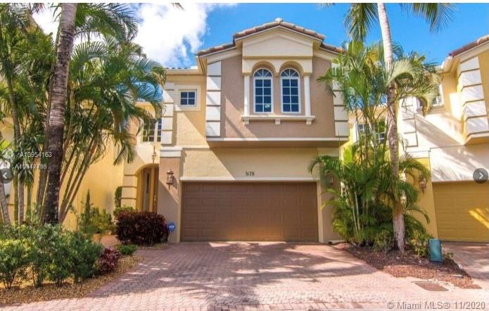 Photo of 3178 211th St, Aventura, Florida, 33180 - Exterior back