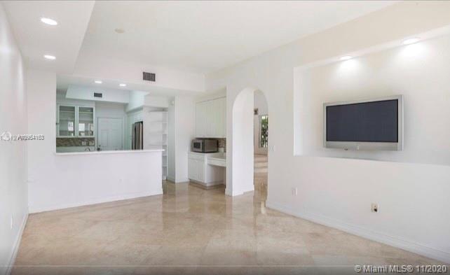 Photo of 3178 211th St, Aventura, Florida, 33180 - Family room - Breakfast
