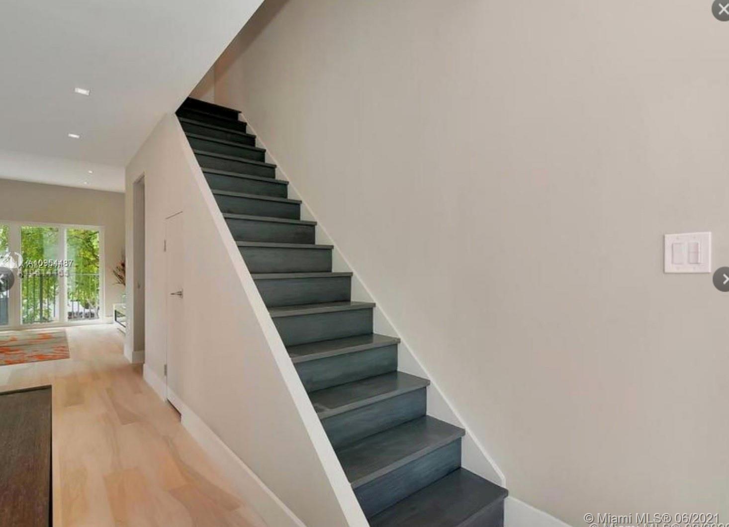 See details / 4508 sq. ft. $ 2021-04-01 0 Photo